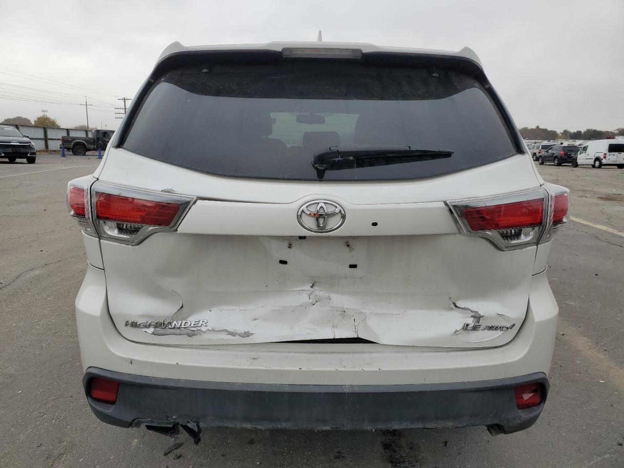 VIN 5TDBKRFH1FS076563 2015 TOYOTA HIGHLANDER no.6