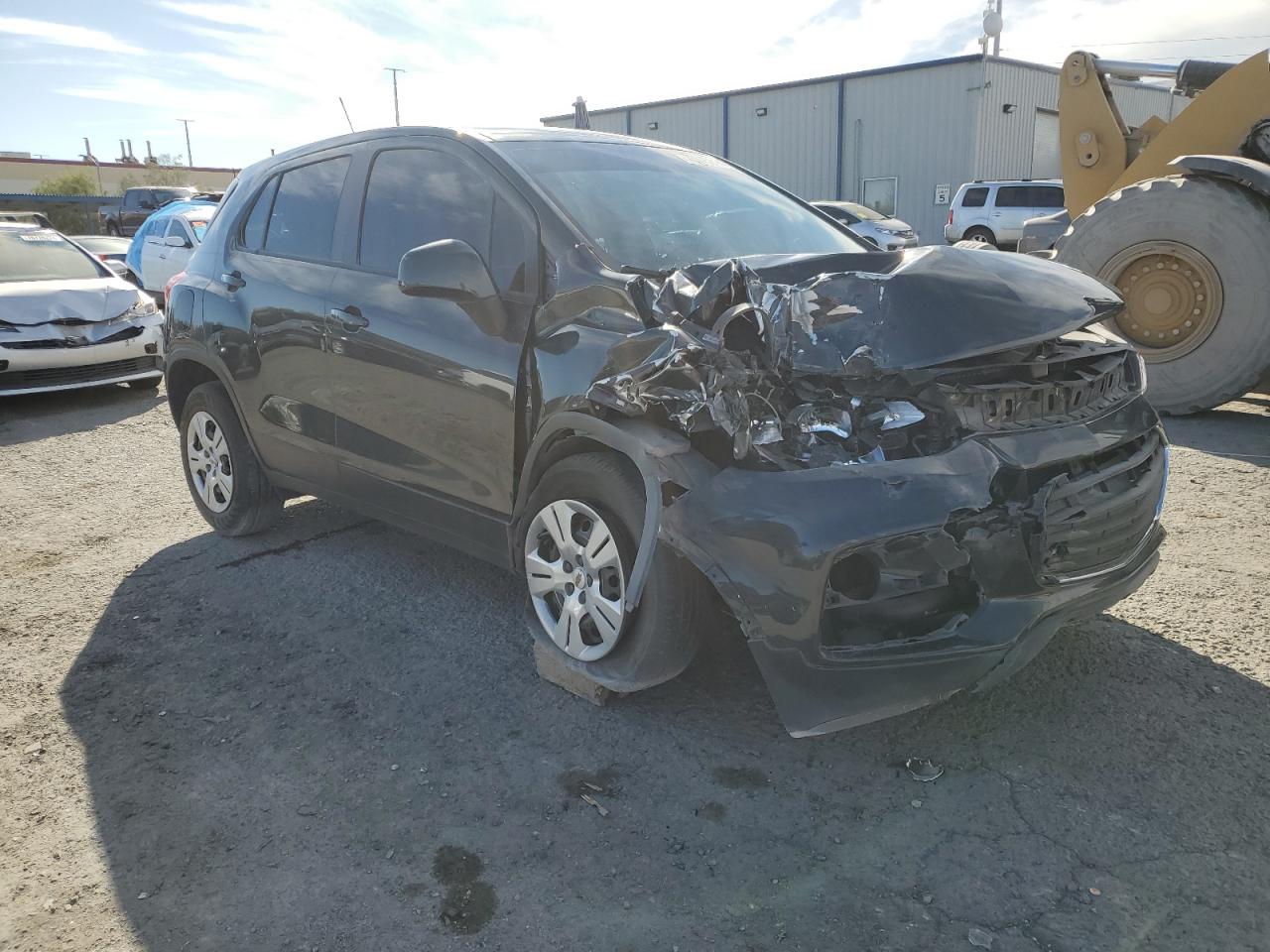 VIN 3GNCJKSB9KL160945 2019 CHEVROLET TRAX no.4