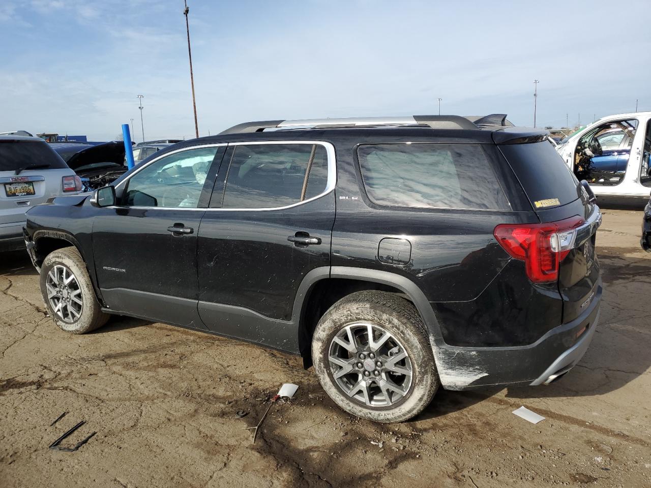 2022 GMC Acadia - Image 2