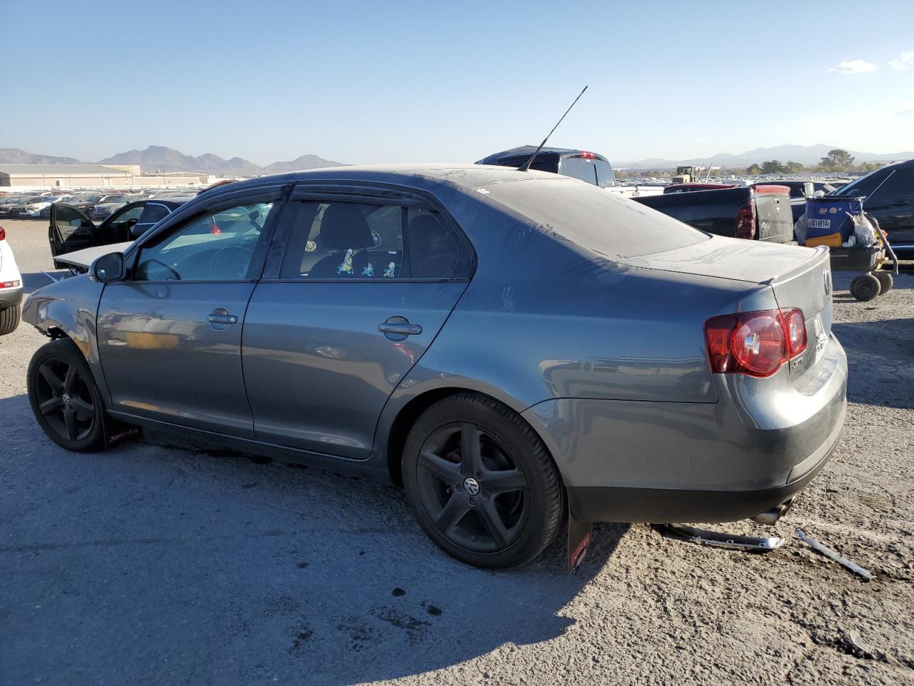2010 Volkswagen Jetta - Image 2