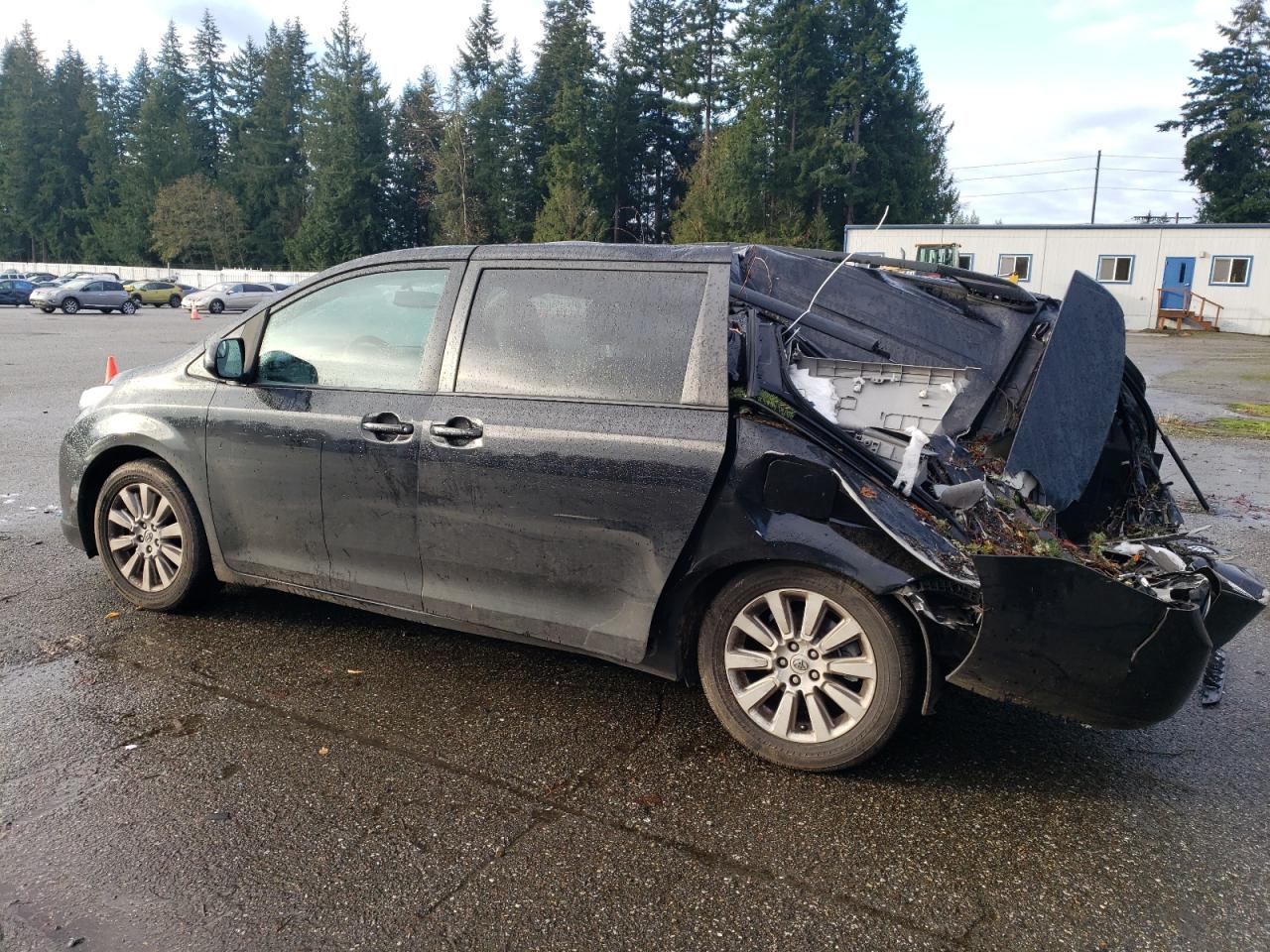 2015 Toyota Sienna - Image 2