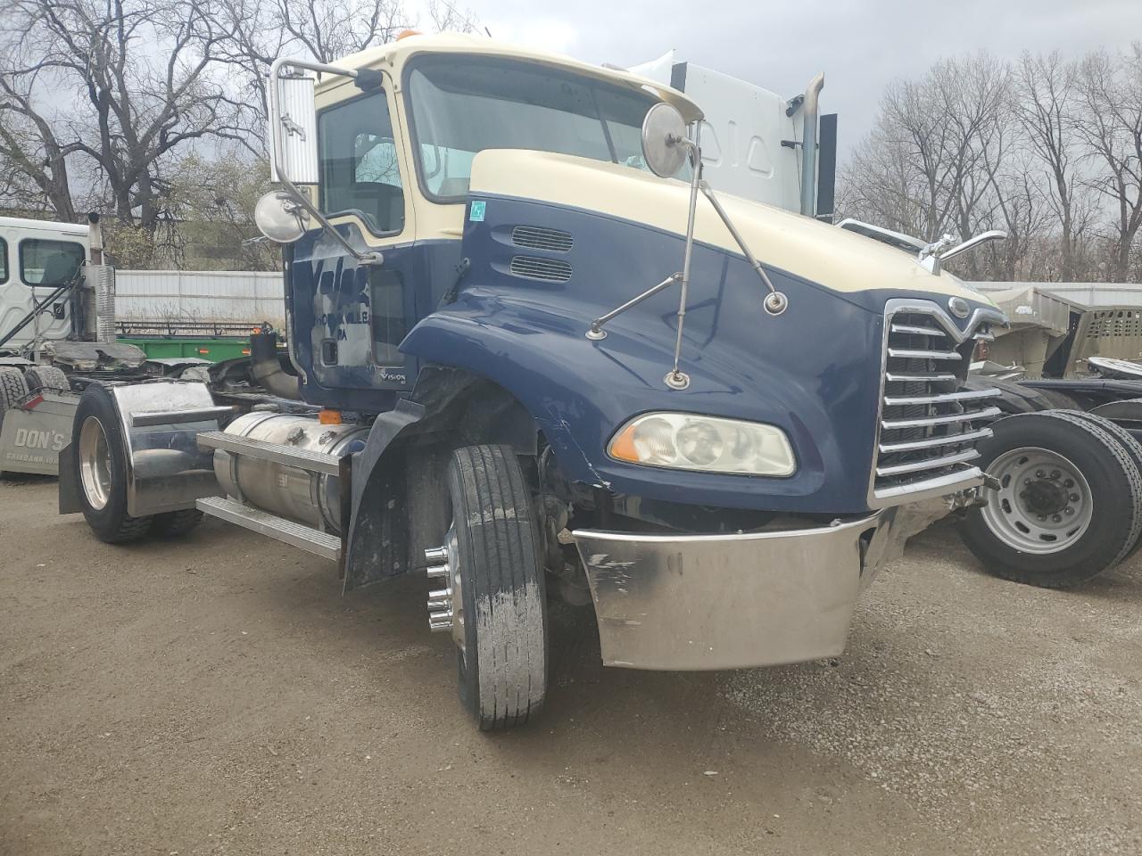 Des Moines, IA에서 판매 중인 2006 Mack 600 Cxn600 - Front End
