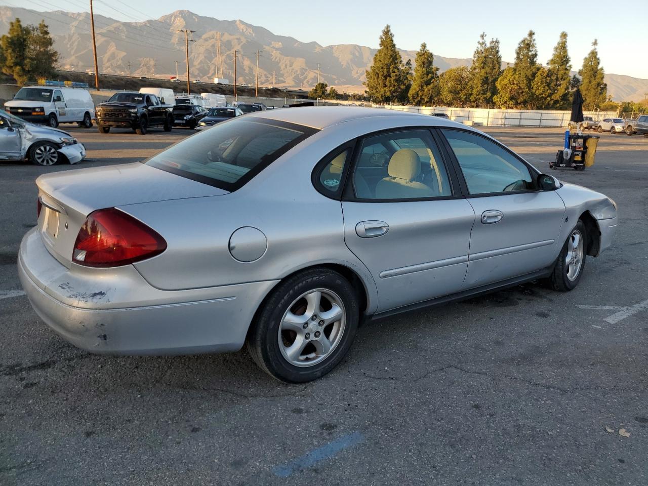 2002 Ford Taurus - Image 3