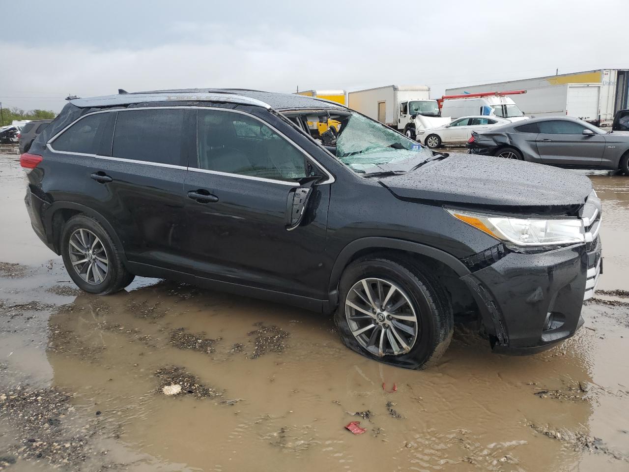 VIN 5TDKZRFHXKS568725 2019 TOYOTA HIGHLANDER no.4