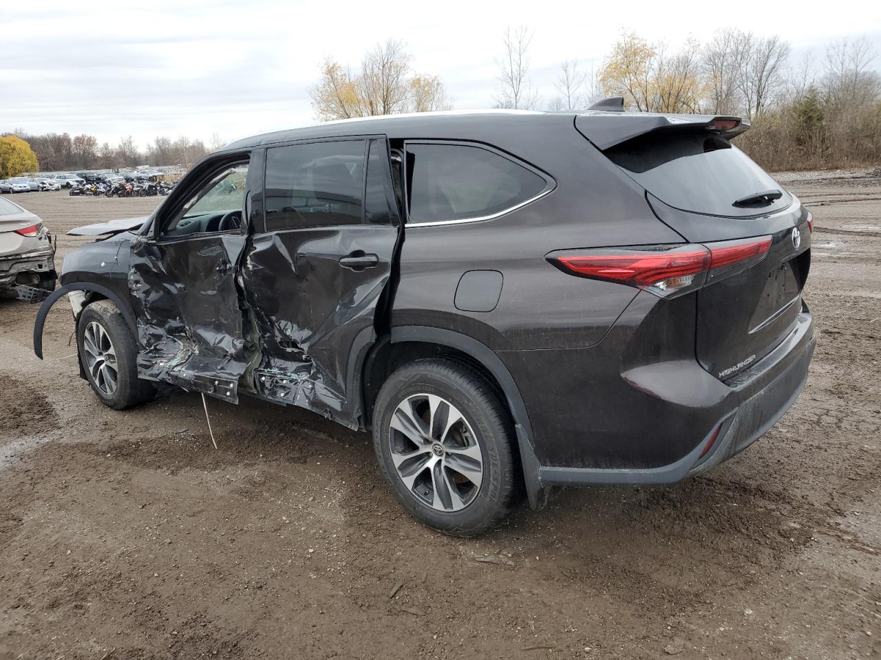 2021 Toyota Highlander - Image 2