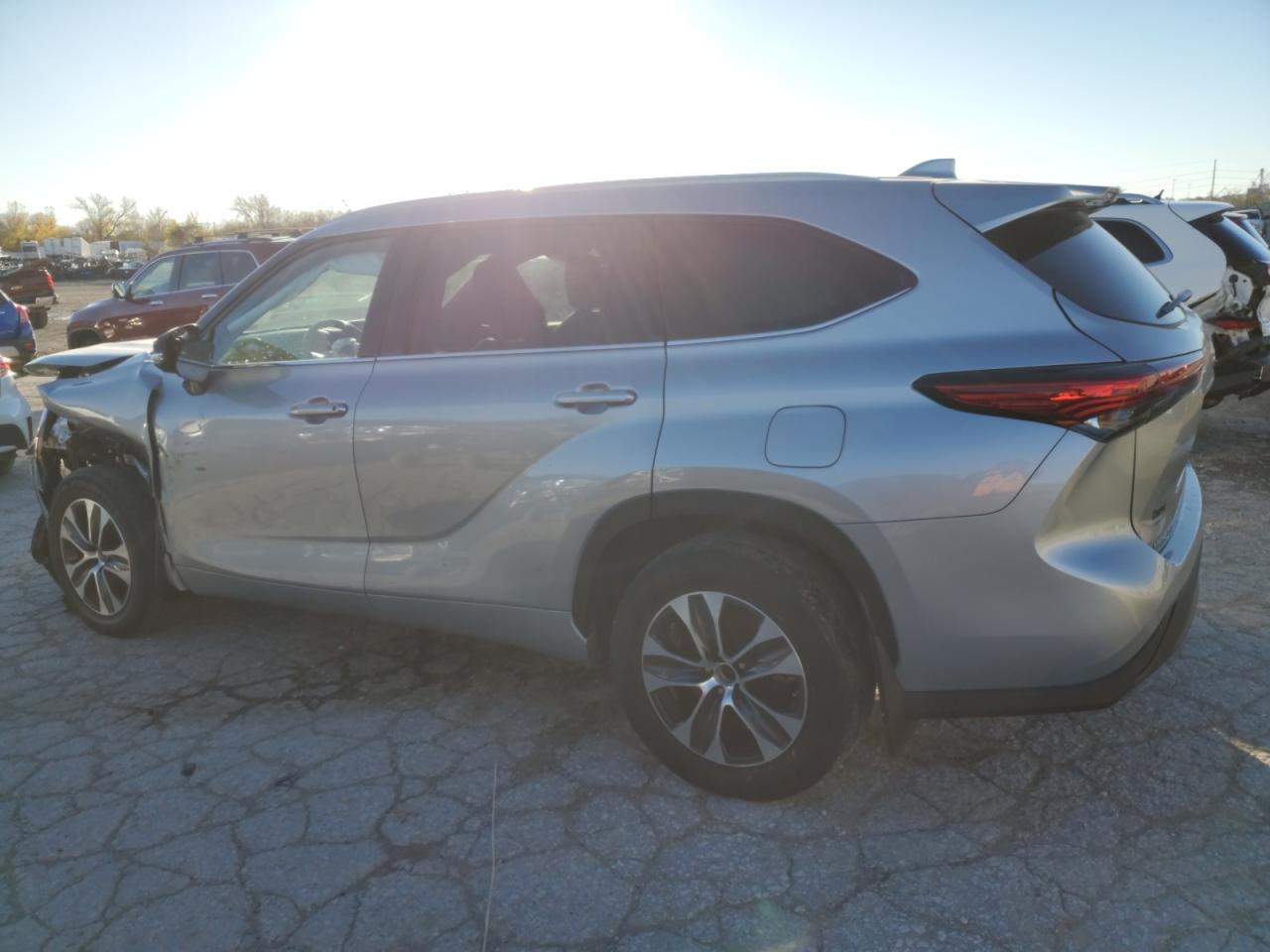 2022 Toyota Highlander - Image 2