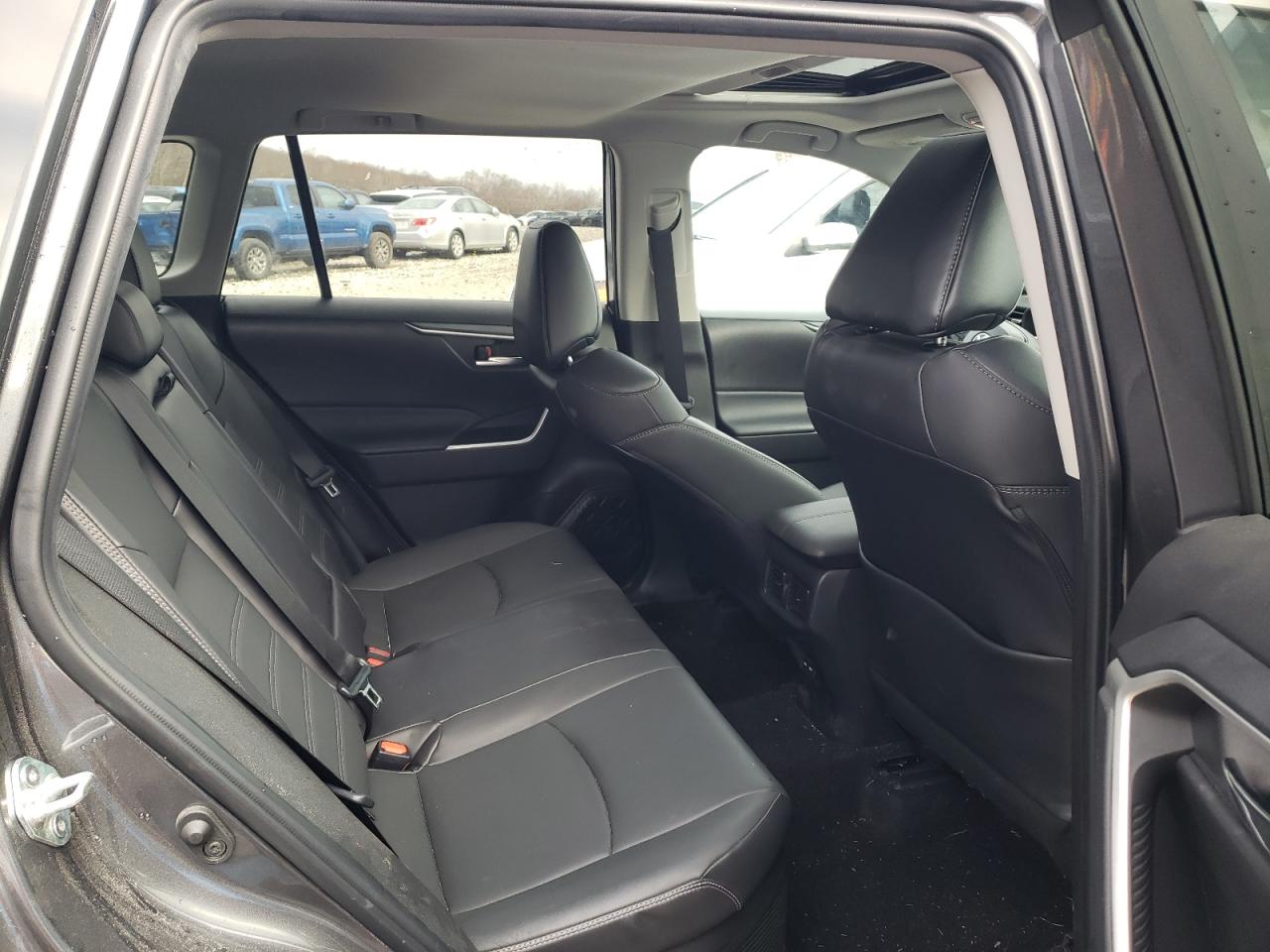 2022 Toyota RAV 4 - Image 11