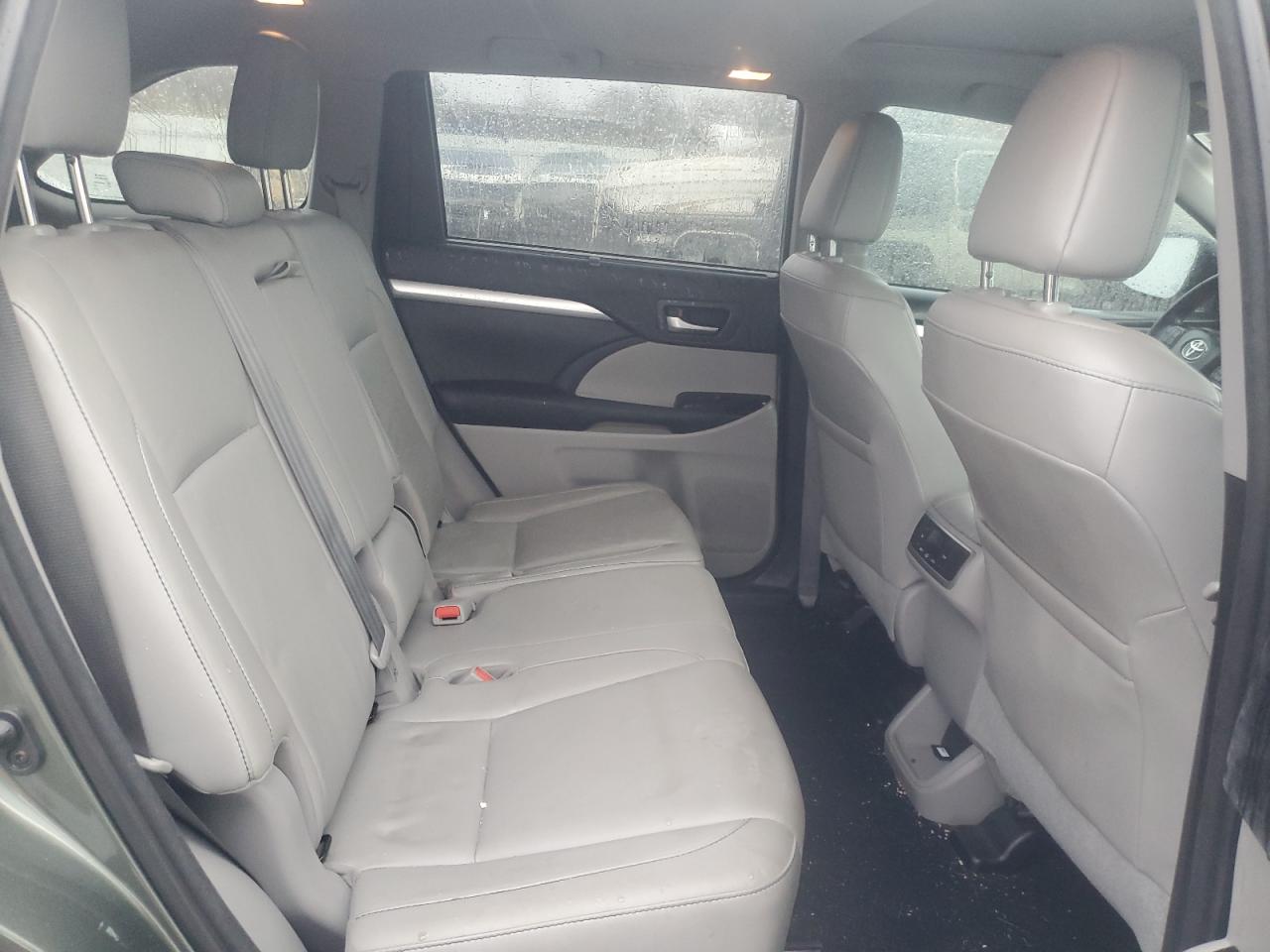 2018 Toyota Highlander - Image 11