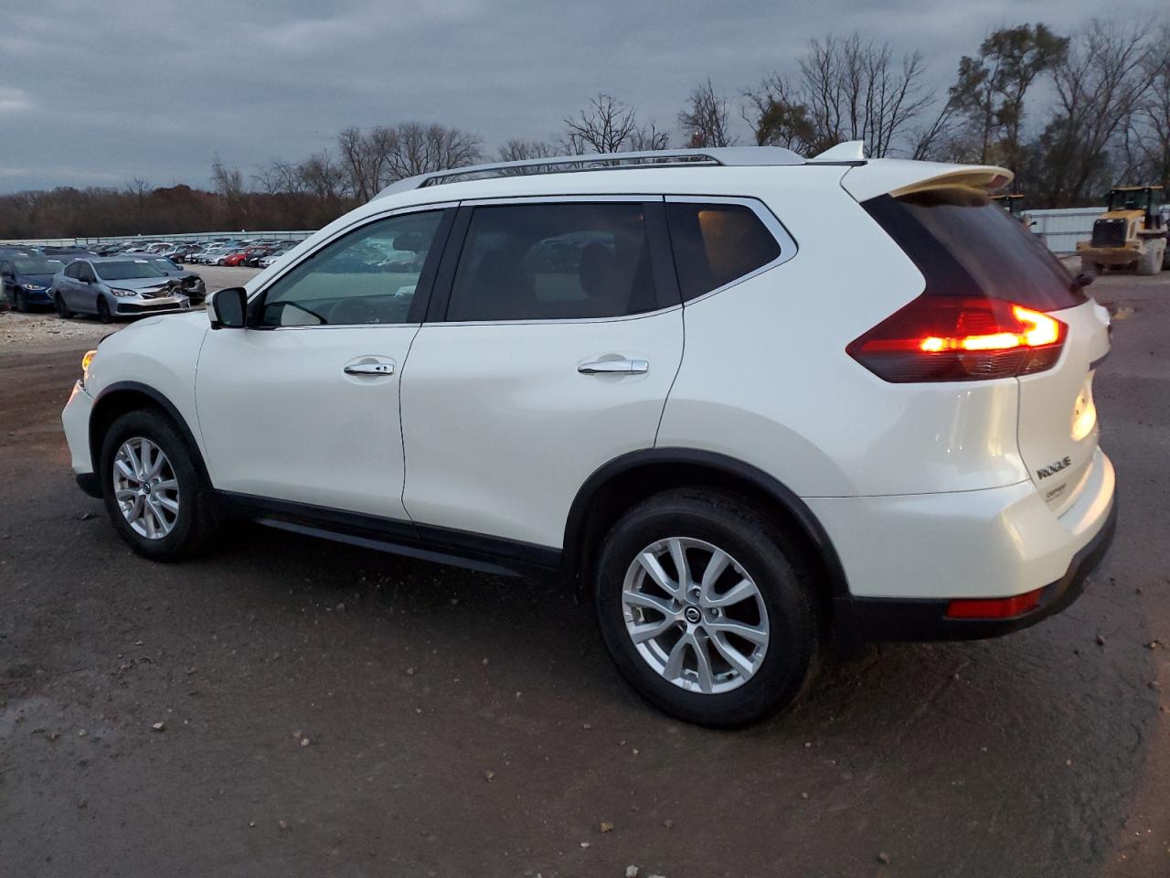 2018 Nissan Rogue - Image 2