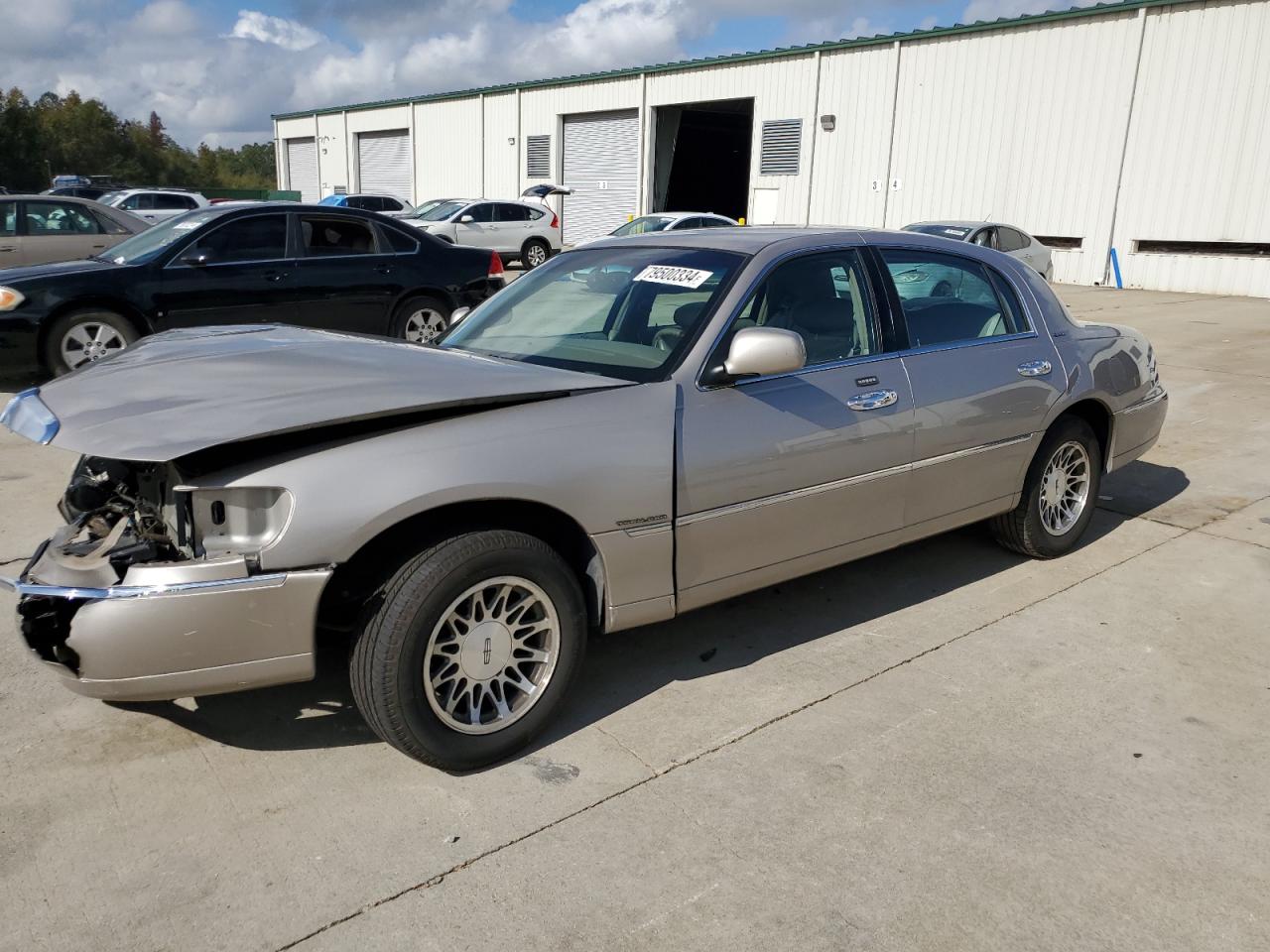 2001 Lincoln Town Car - Image 1