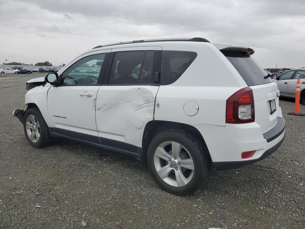 VIN 1C4NJCBA6GD688891 2016 JEEP COMPASS no.2