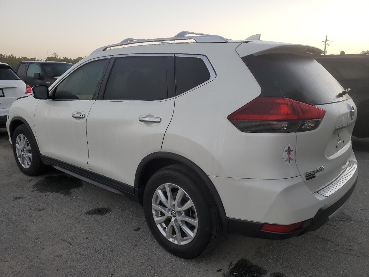 2018 Nissan Rogue - Image 2