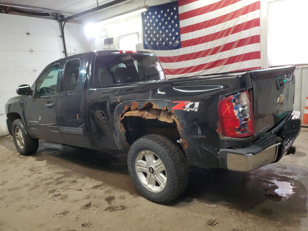 2010 Chevrolet Silverado - Image 2
