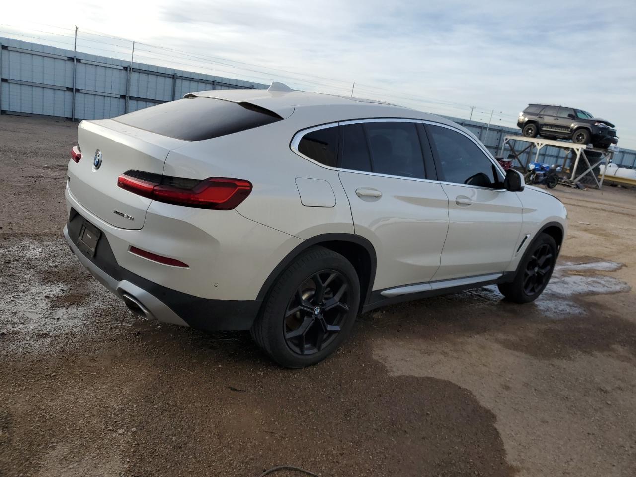 2022 BMW X4 - Image 3
