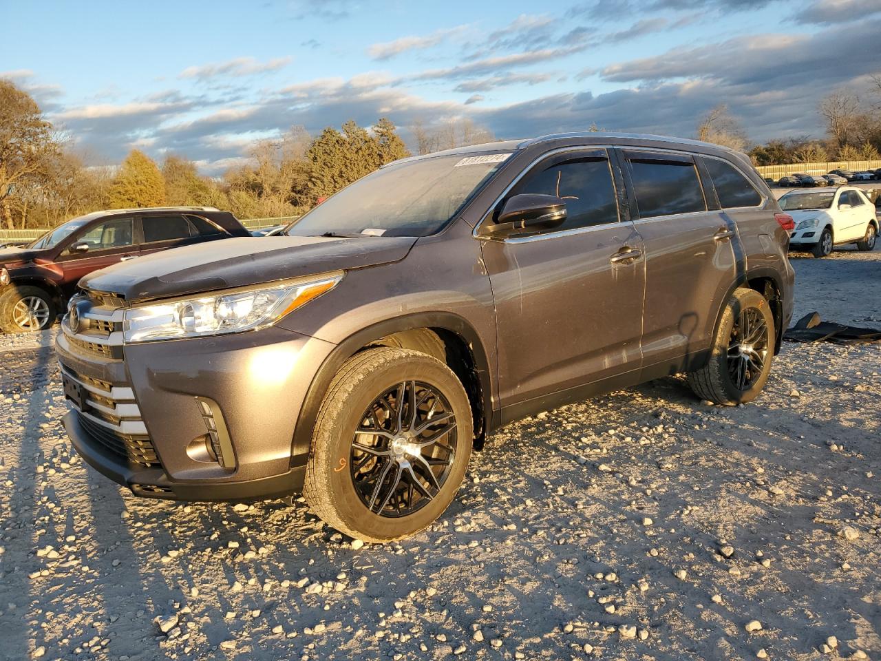 2019 Toyota Highlander - Image 1