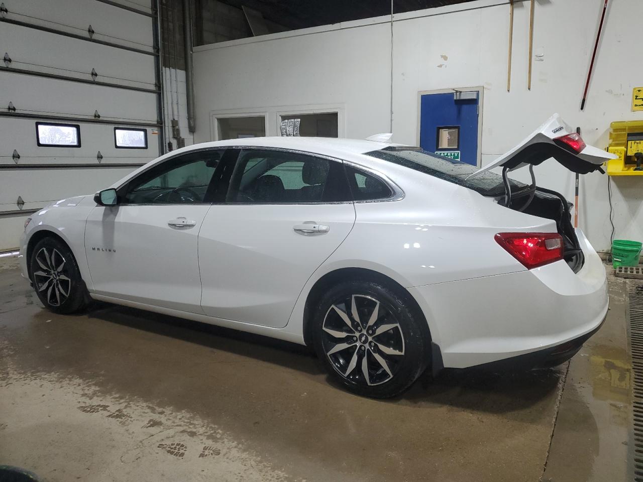 2017 Chevrolet Malibu - Image 2