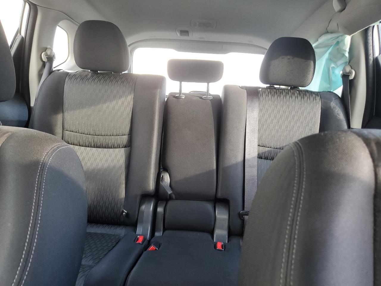 2017 Nissan Rogue - Image 10