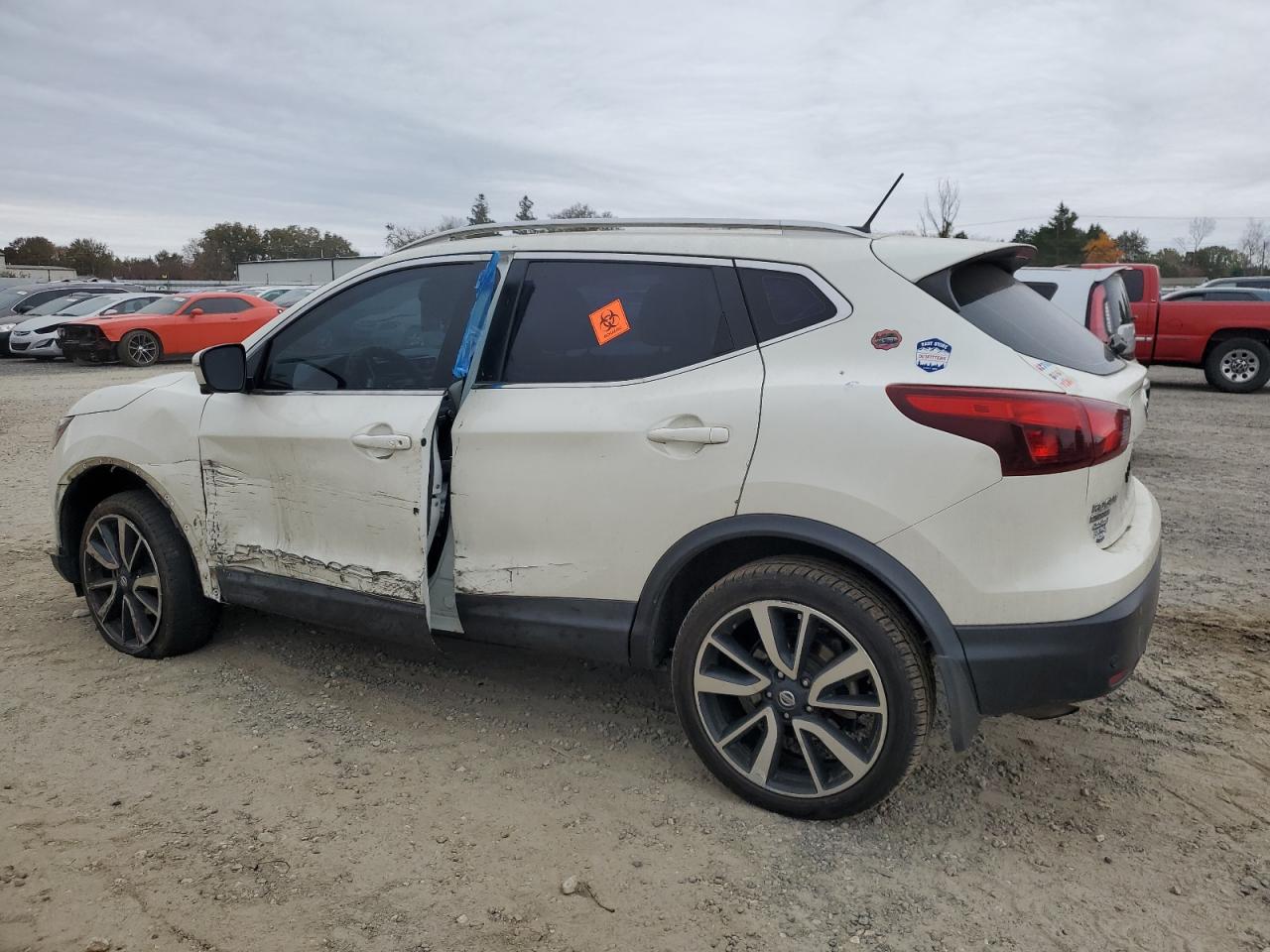 2019 Nissan Rogue - Image 2