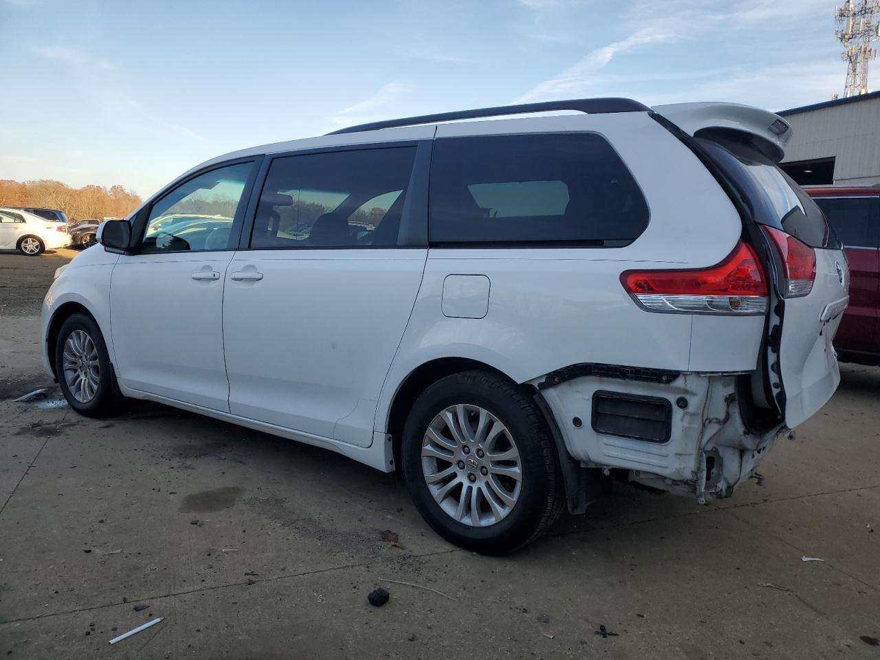 2012 Toyota Sienna - Image 2