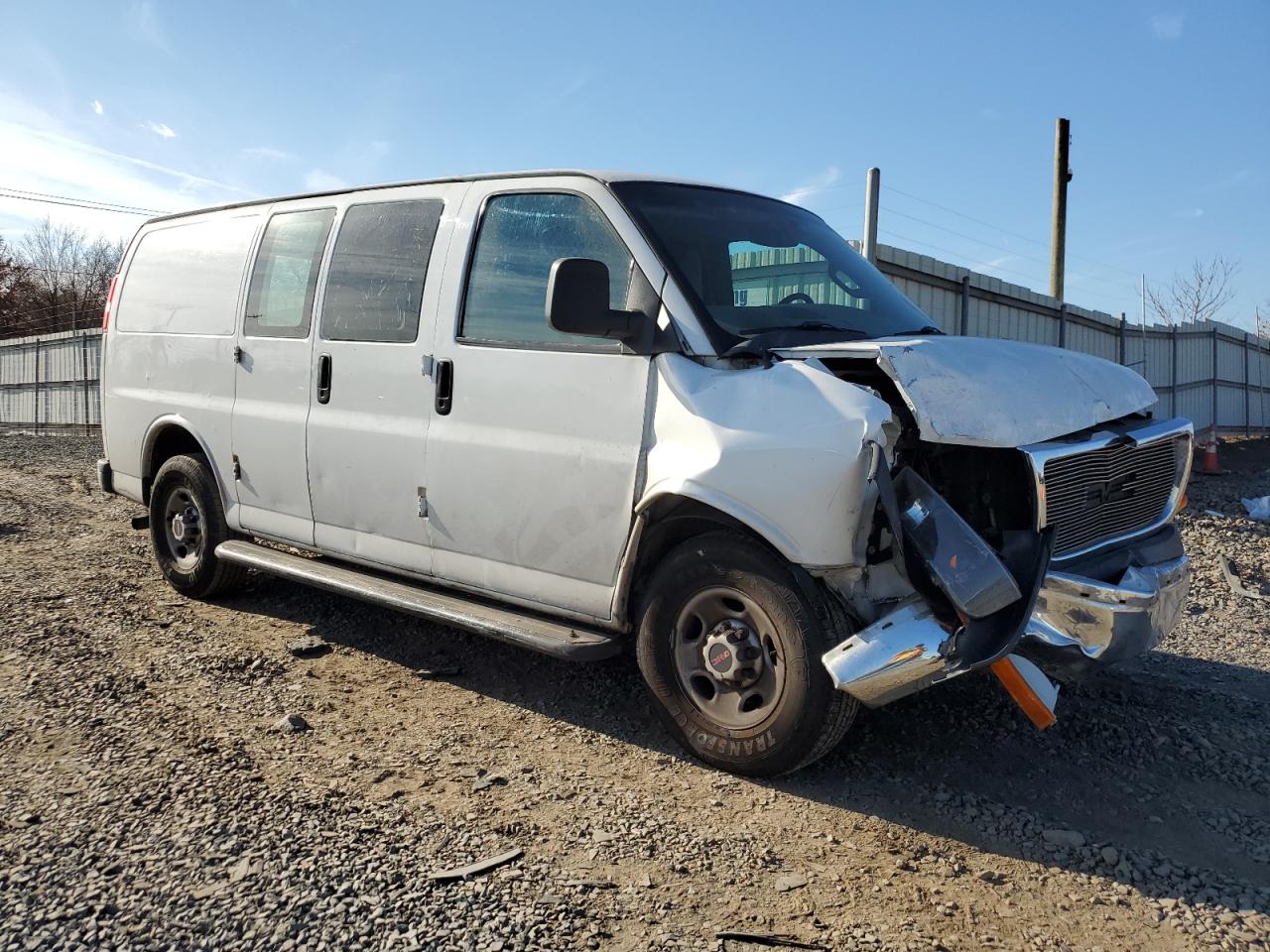 2017 GMC Savana - Image 4