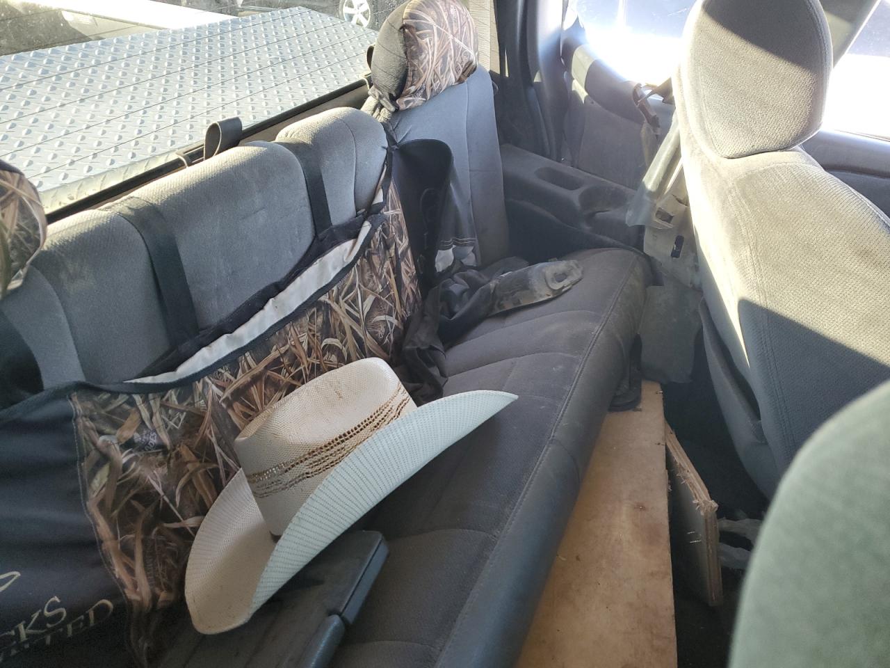 2004 GMC Sierra - Image 10