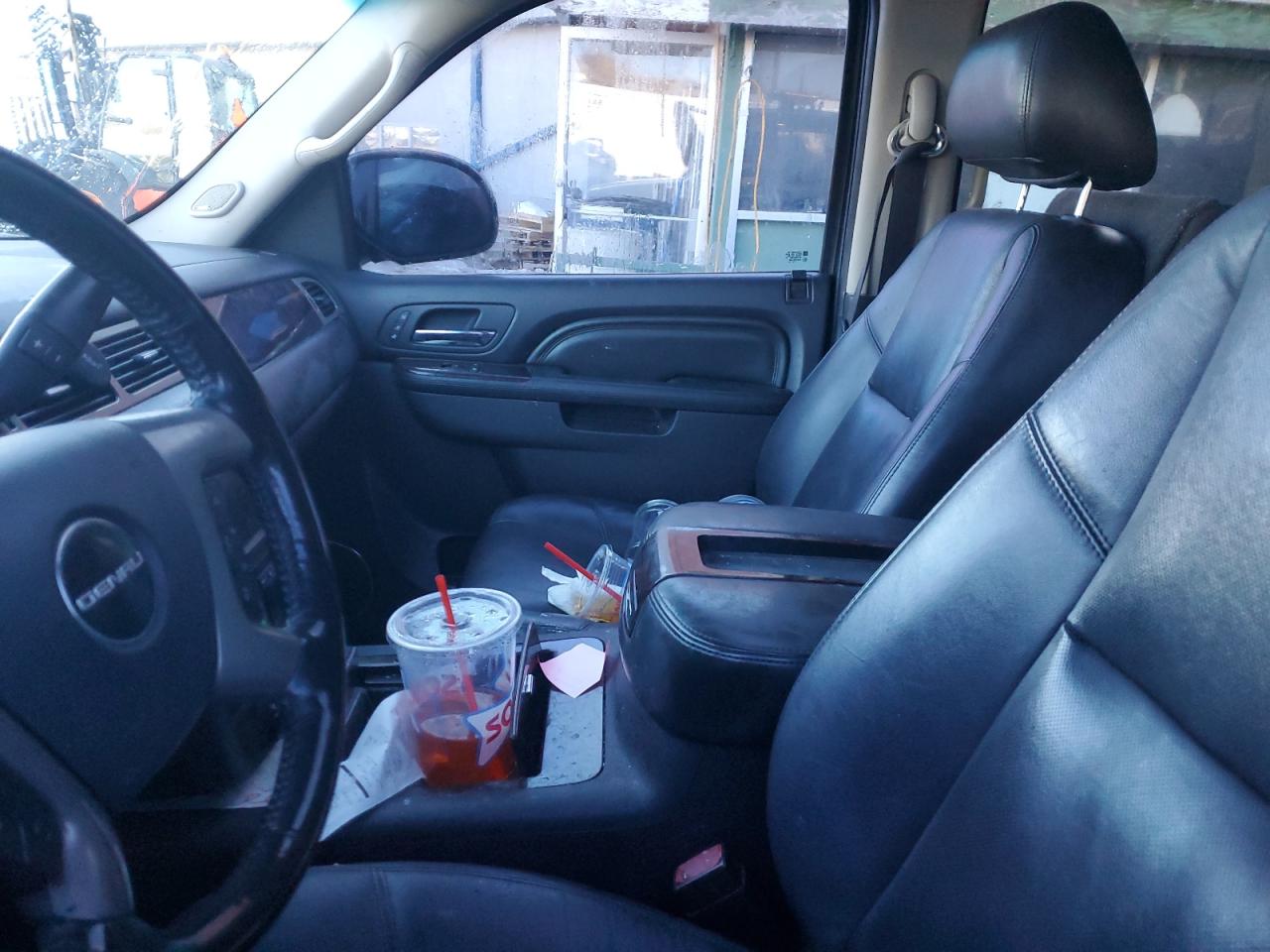 2011 GMC Yukon - Image 9