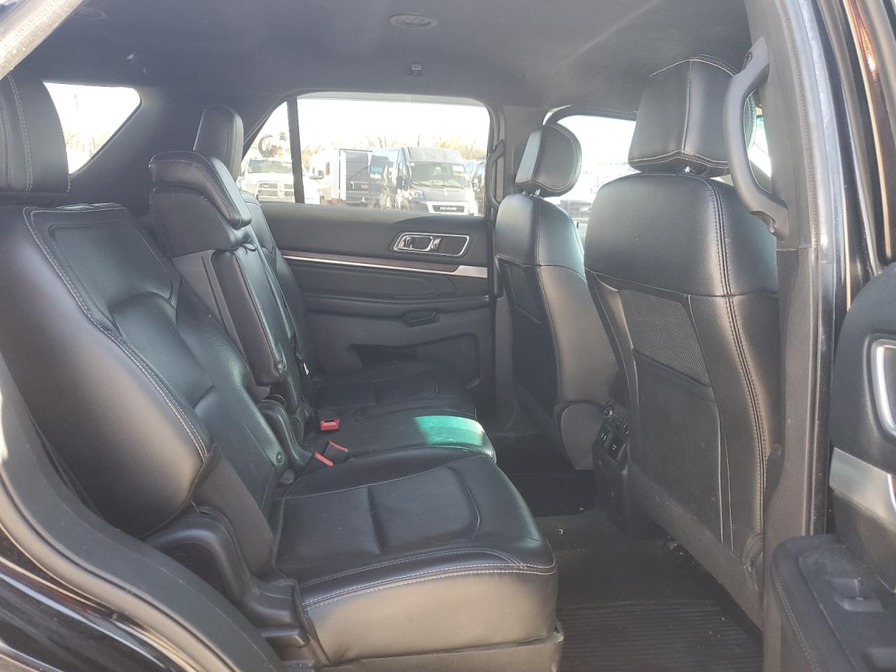2016 Ford Explorer - Image 11