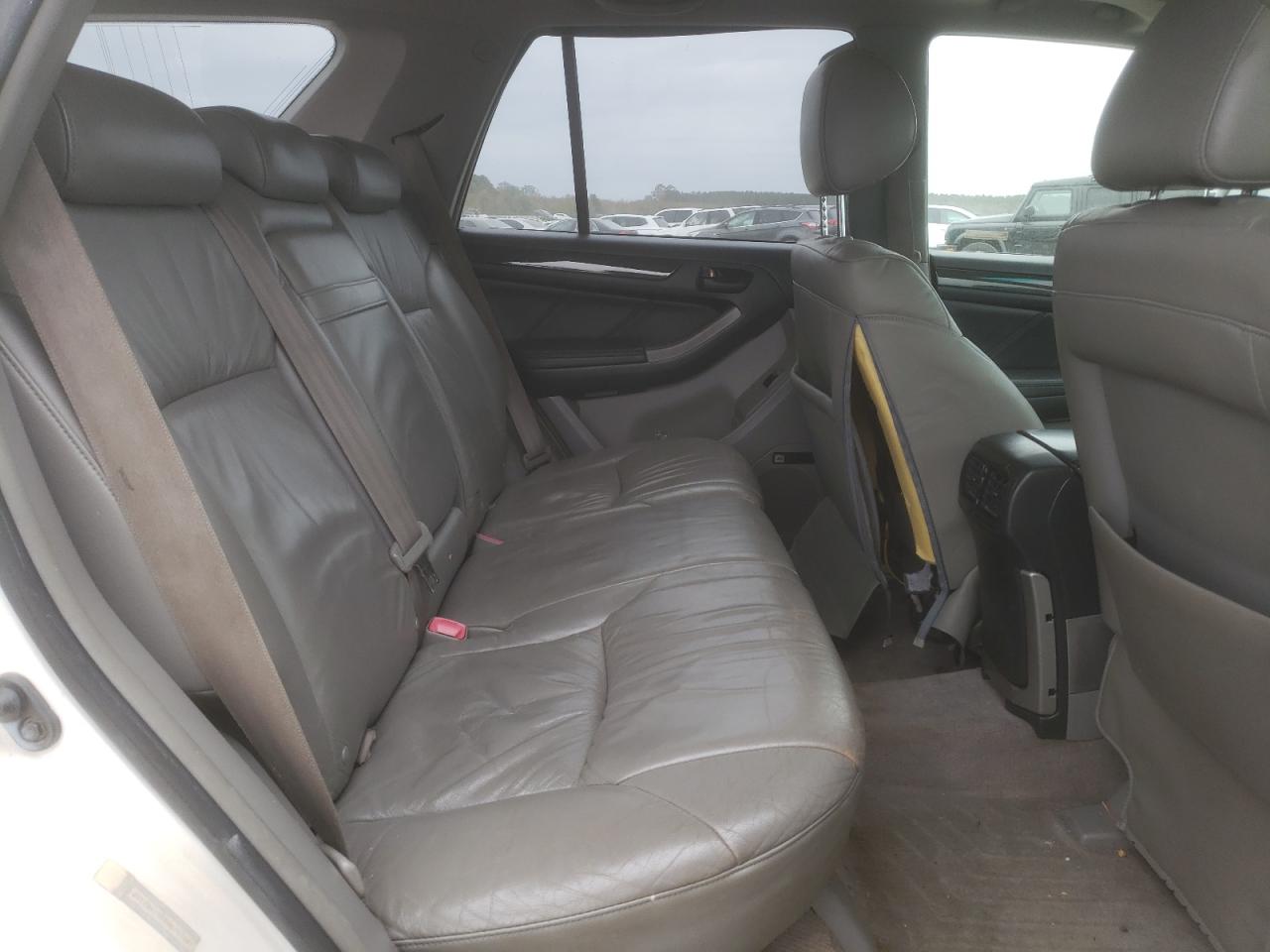 2005 Toyota 4Runner - Image 12