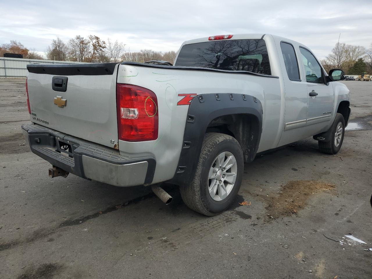 2011 Chevrolet Silverado - Image 3