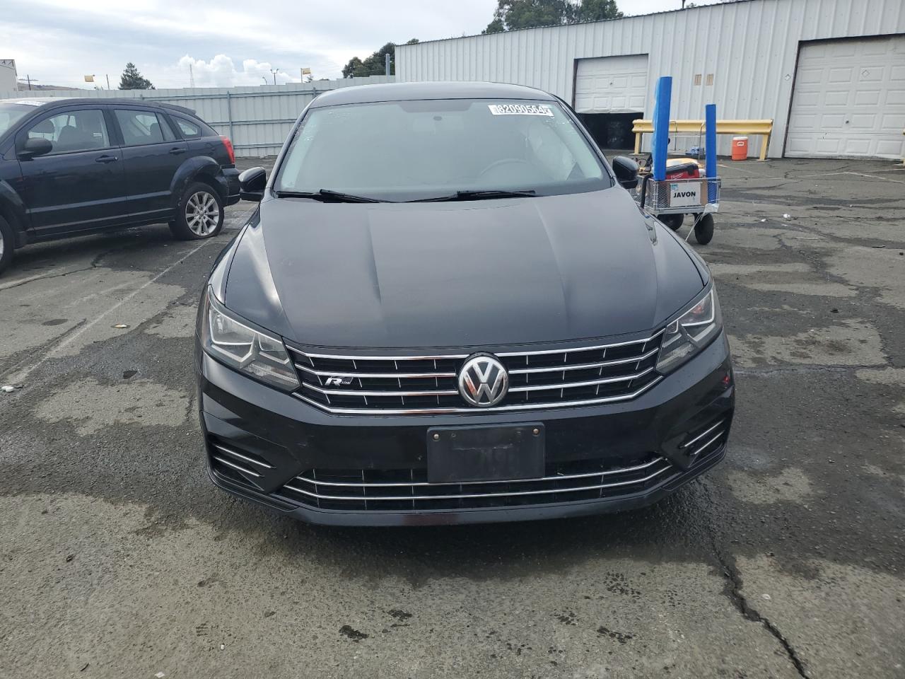 2017 Volkswagen Passat - Image 5