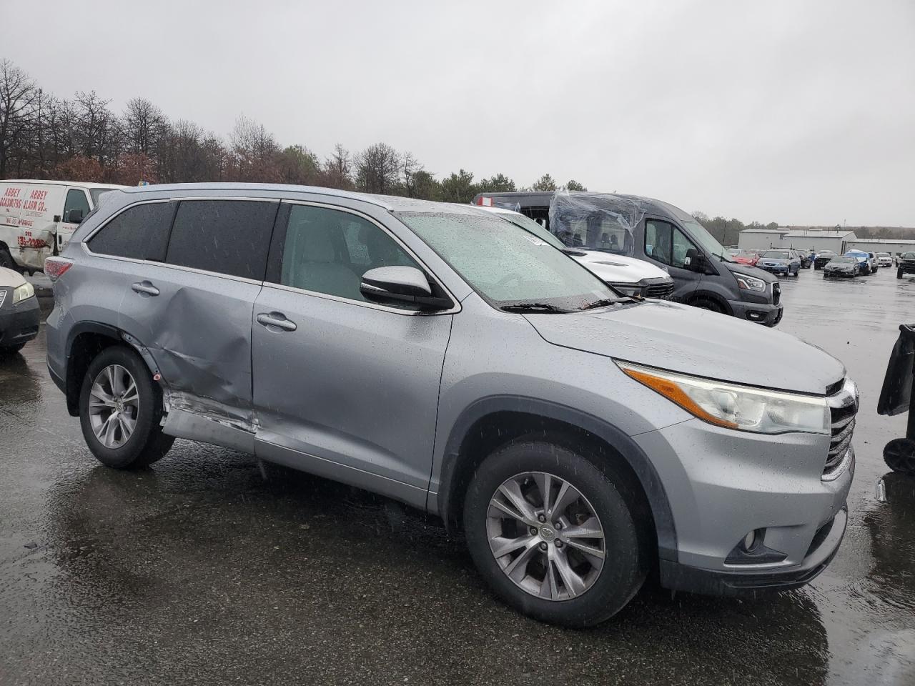2015 Toyota Highlander - Image 4
