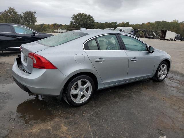  VOLVO S60 2013 Srebrny