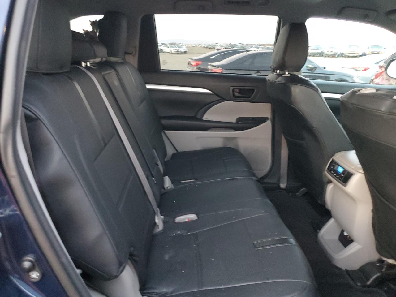 2016 Toyota Highlander - Image 10
