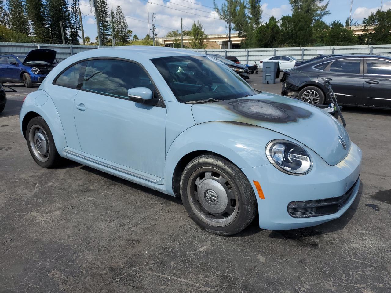 2012 Volkswagen Beetle - Image 4
