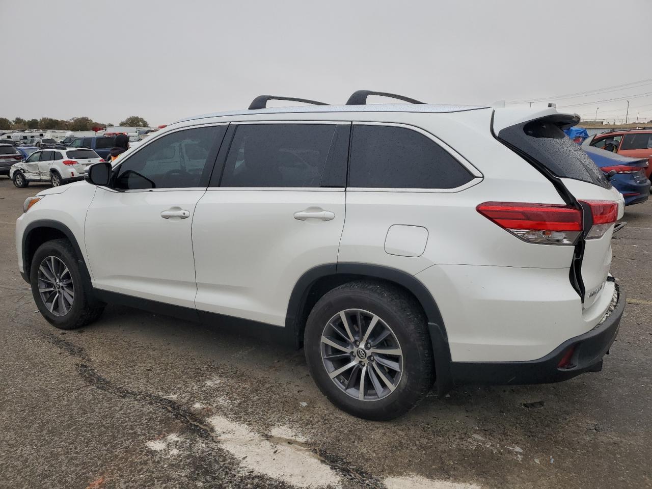 2019 Toyota Highlander - Image 2