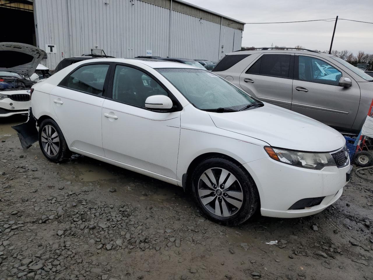 VIN KNAFU4A25D5678898 2013 KIA FORTE no.4