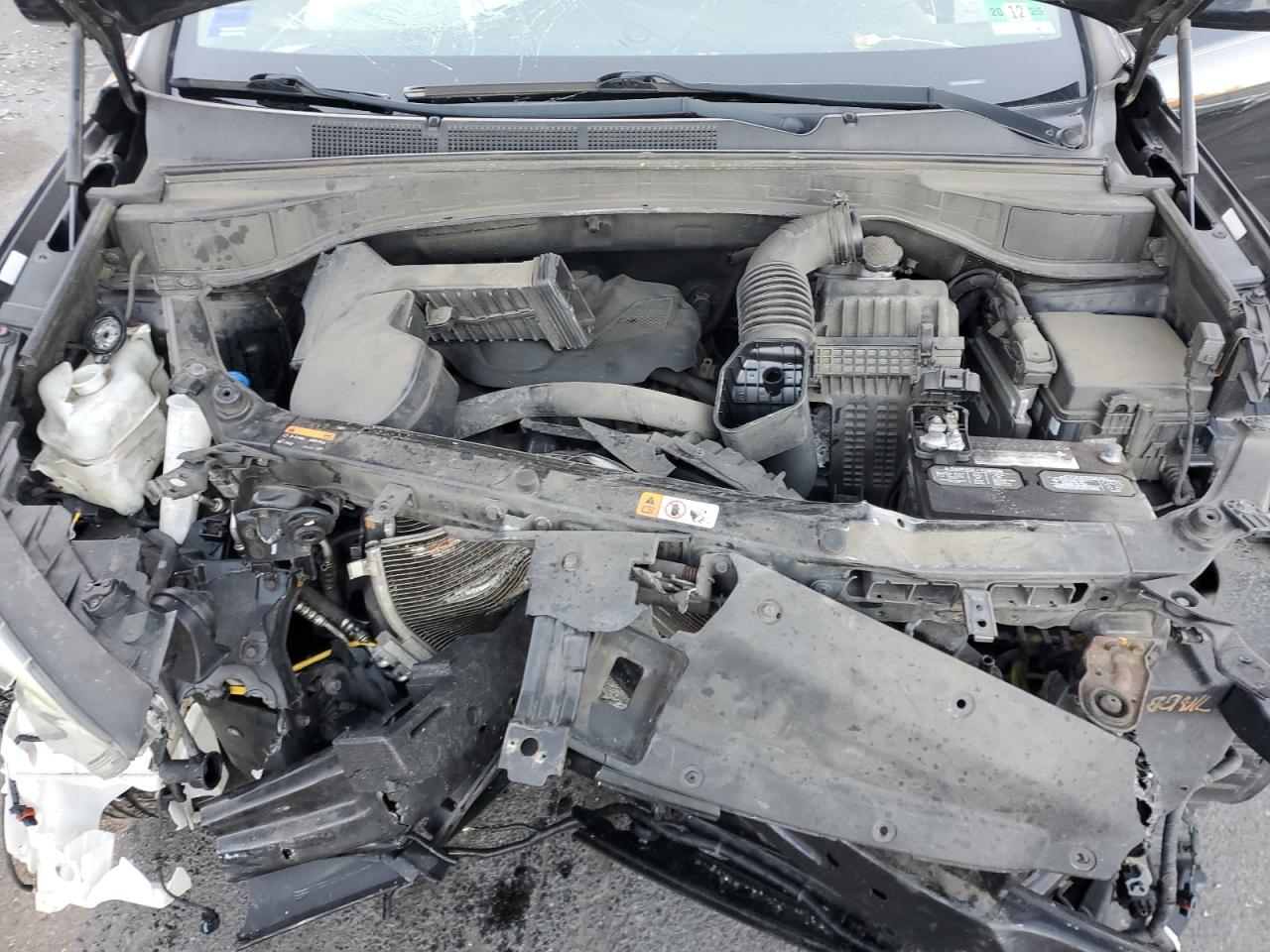 2016 Hyundai Santa Fe - Image 13