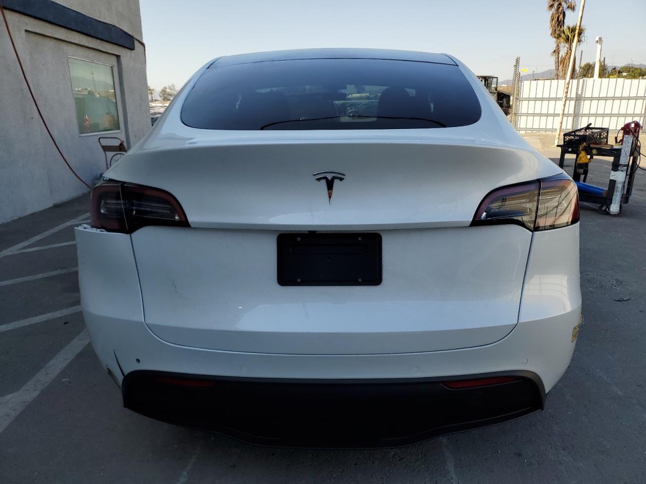 VIN 7SAYGDEE2NF409011 2022 TESLA MODEL Y no.6