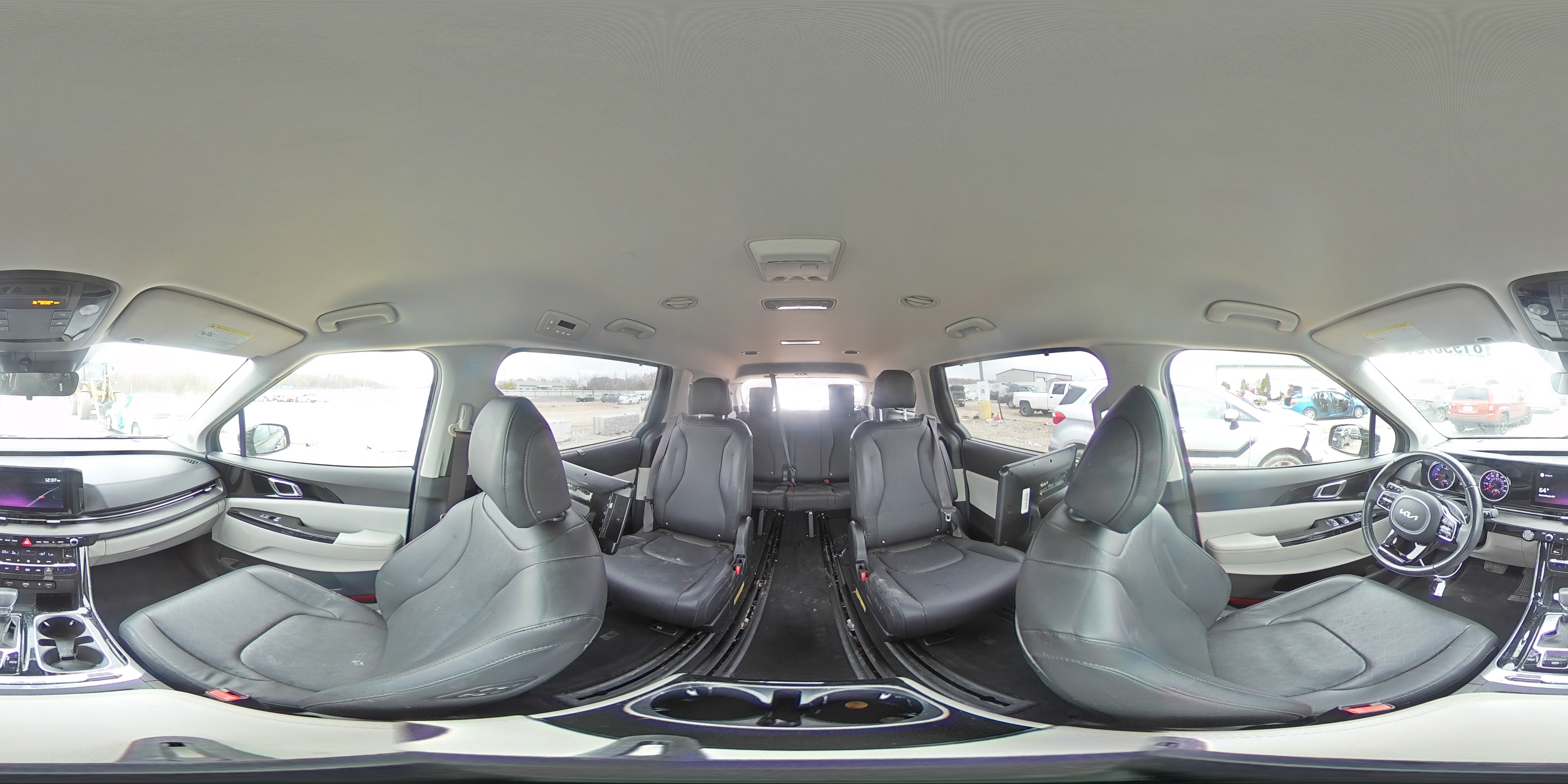 2022 Kia Carnival - Image 15