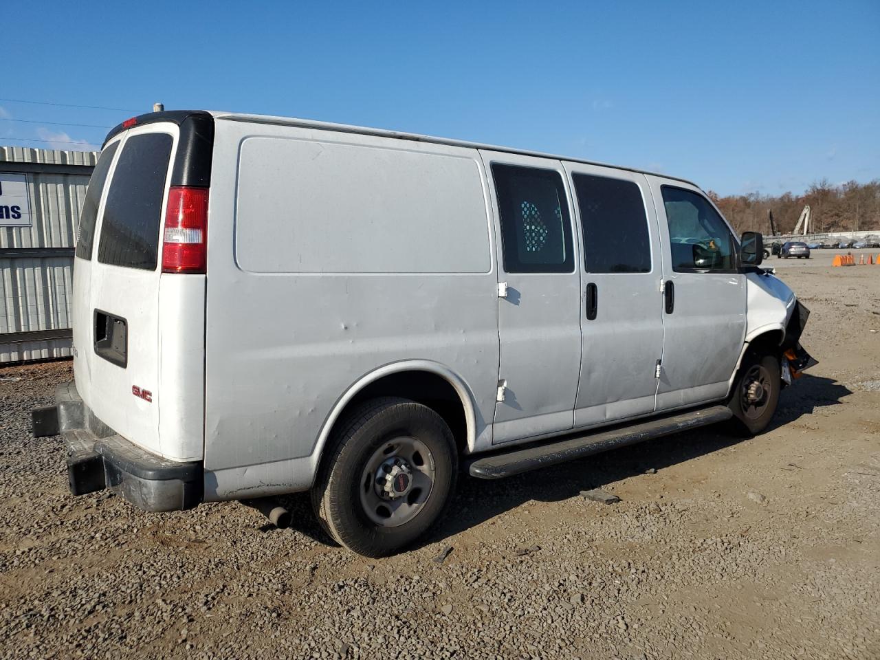 2017 GMC Savana - Image 3