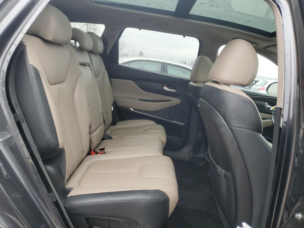 2020 Hyundai Santa Fe - Image 11