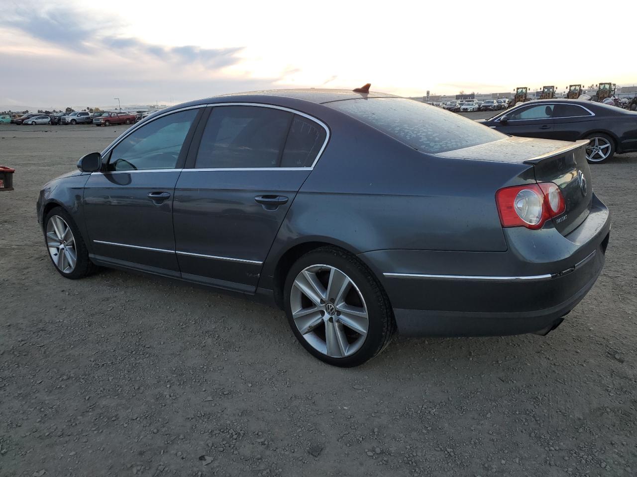 2010 Volkswagen Passat - Image 2