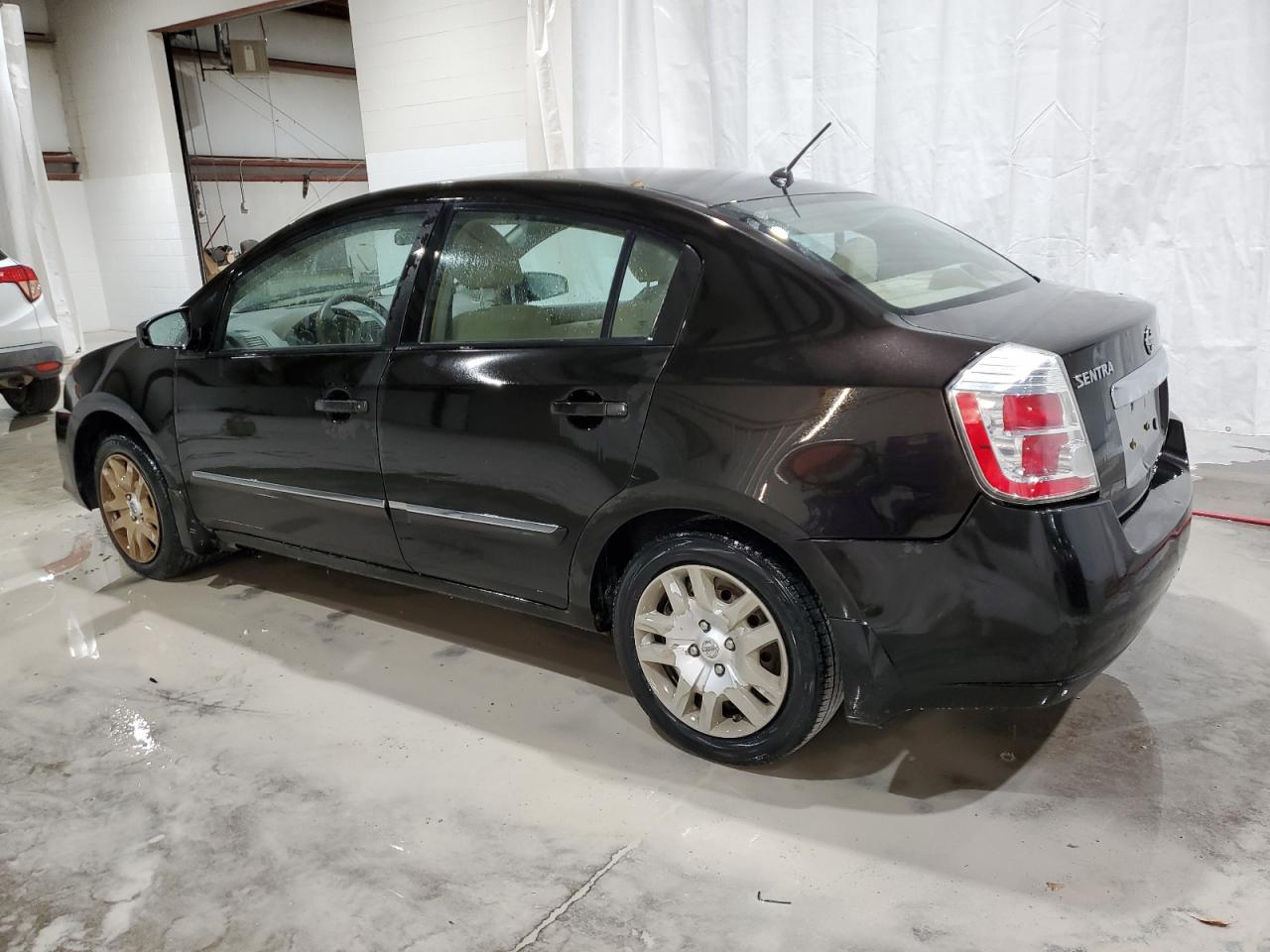 2010 Nissan Sentra - Image 2
