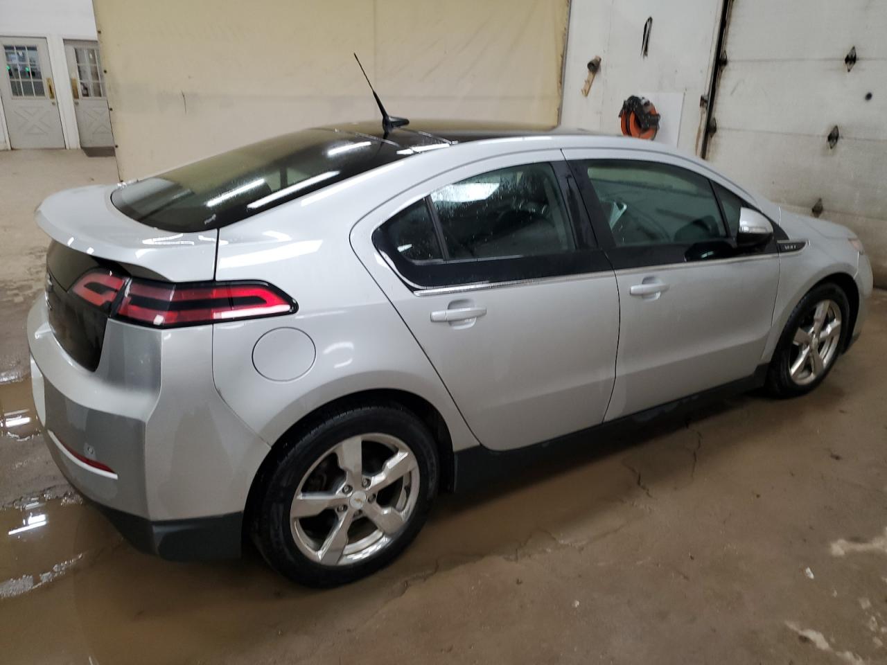 2011 Chevrolet Volt - Image 3