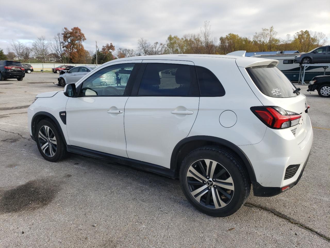 2020 Mitsubishi Outlander - Image 2