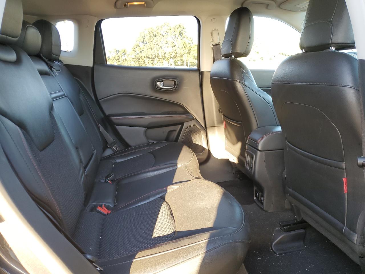 2019 Jeep Compass - Image 11