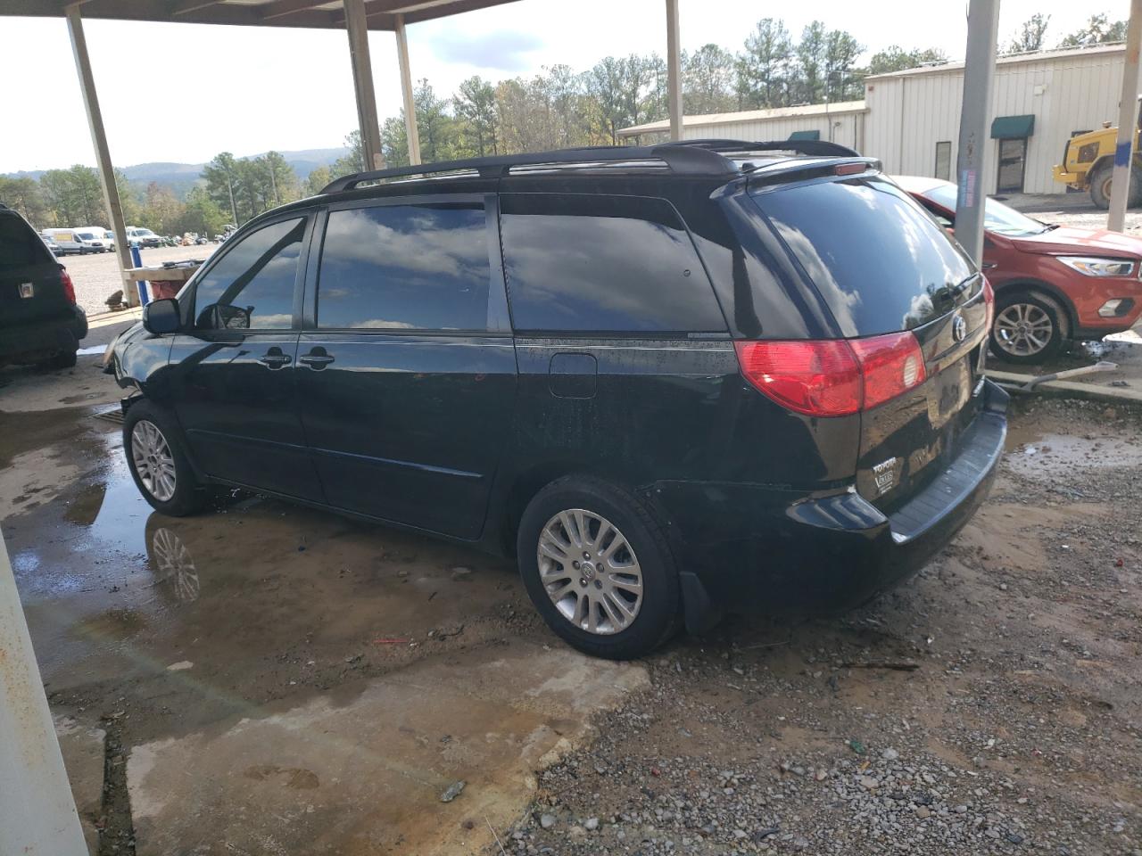 2008 Toyota Sienna - Image 2