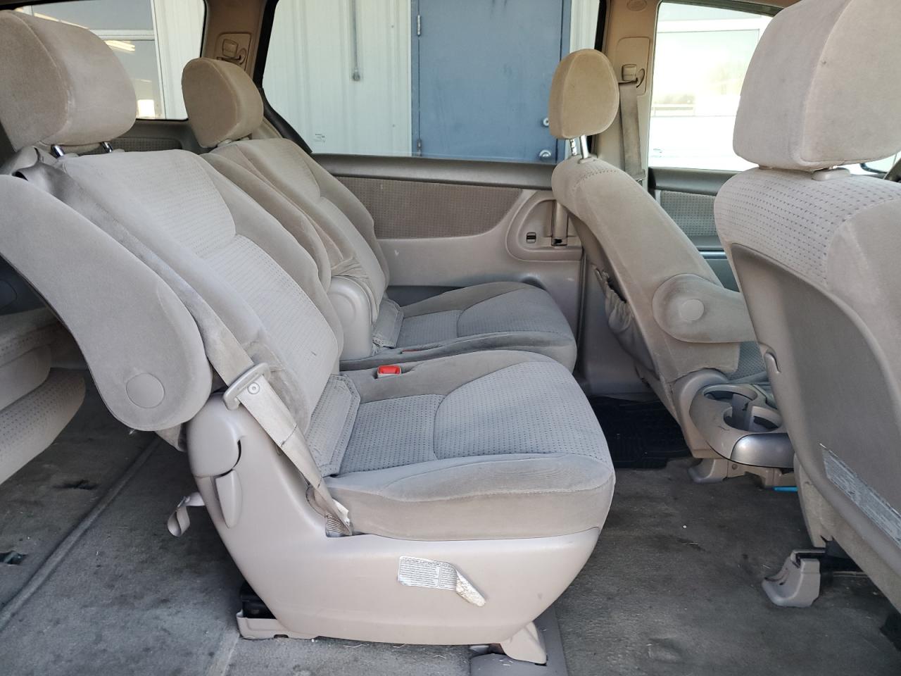 2006 Toyota Sienna - Image 11