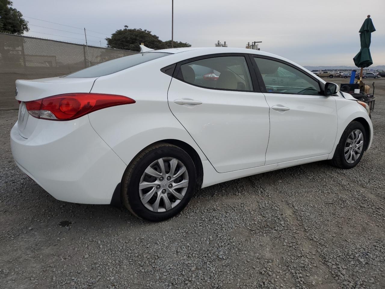 2012 Hyundai Elantra - Image 3