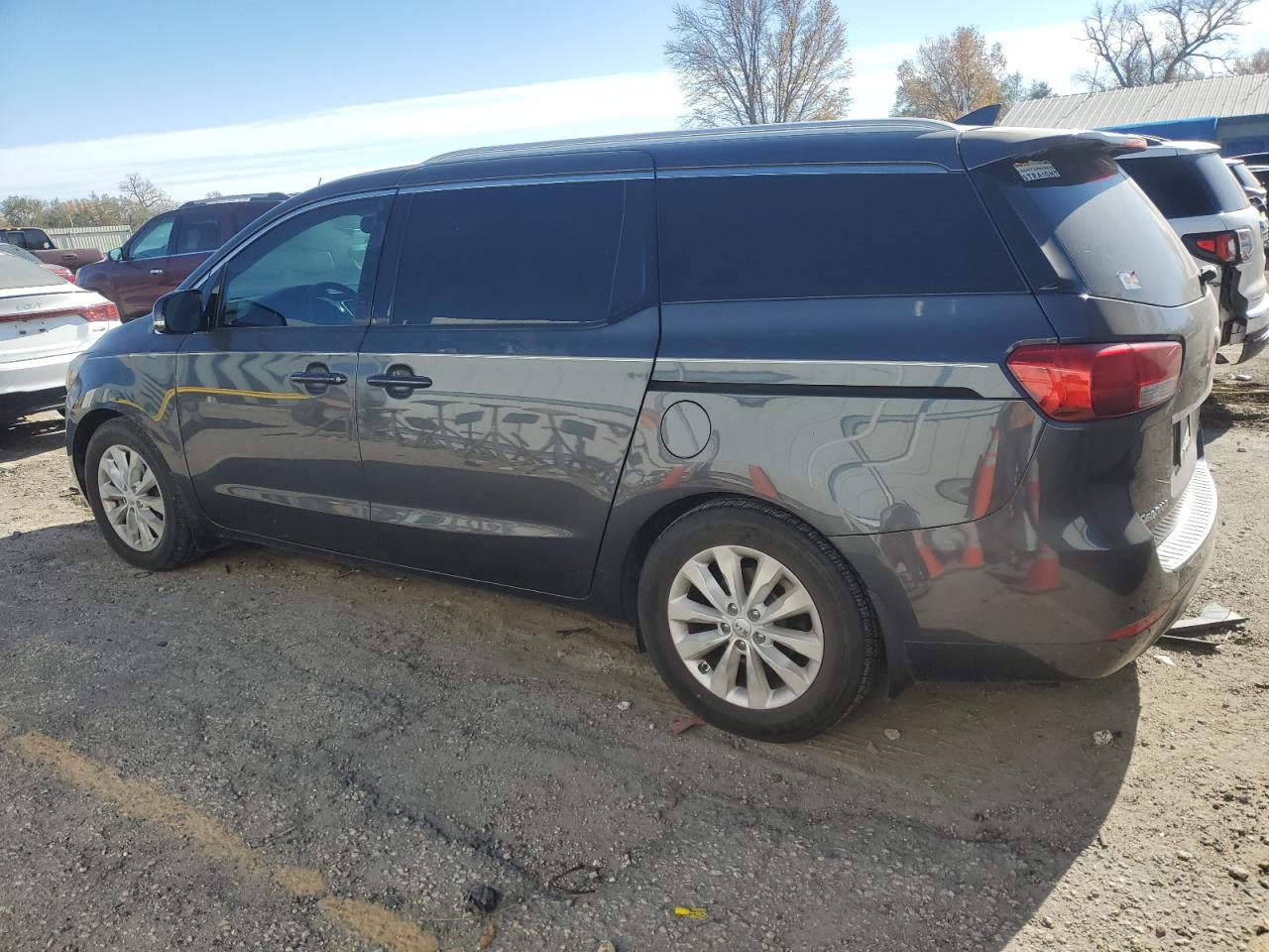 2016 Kia Sedona - Image 2